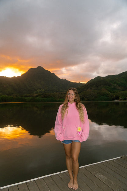 Shell Yeah! hoodie in Chalky Pink